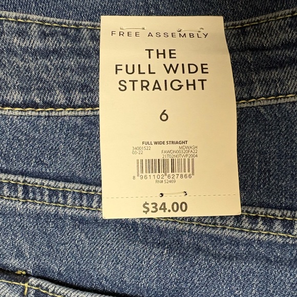Free Assembly “The Full Wide Straight” Blue Jeans size 6 - Picture 6 of 9